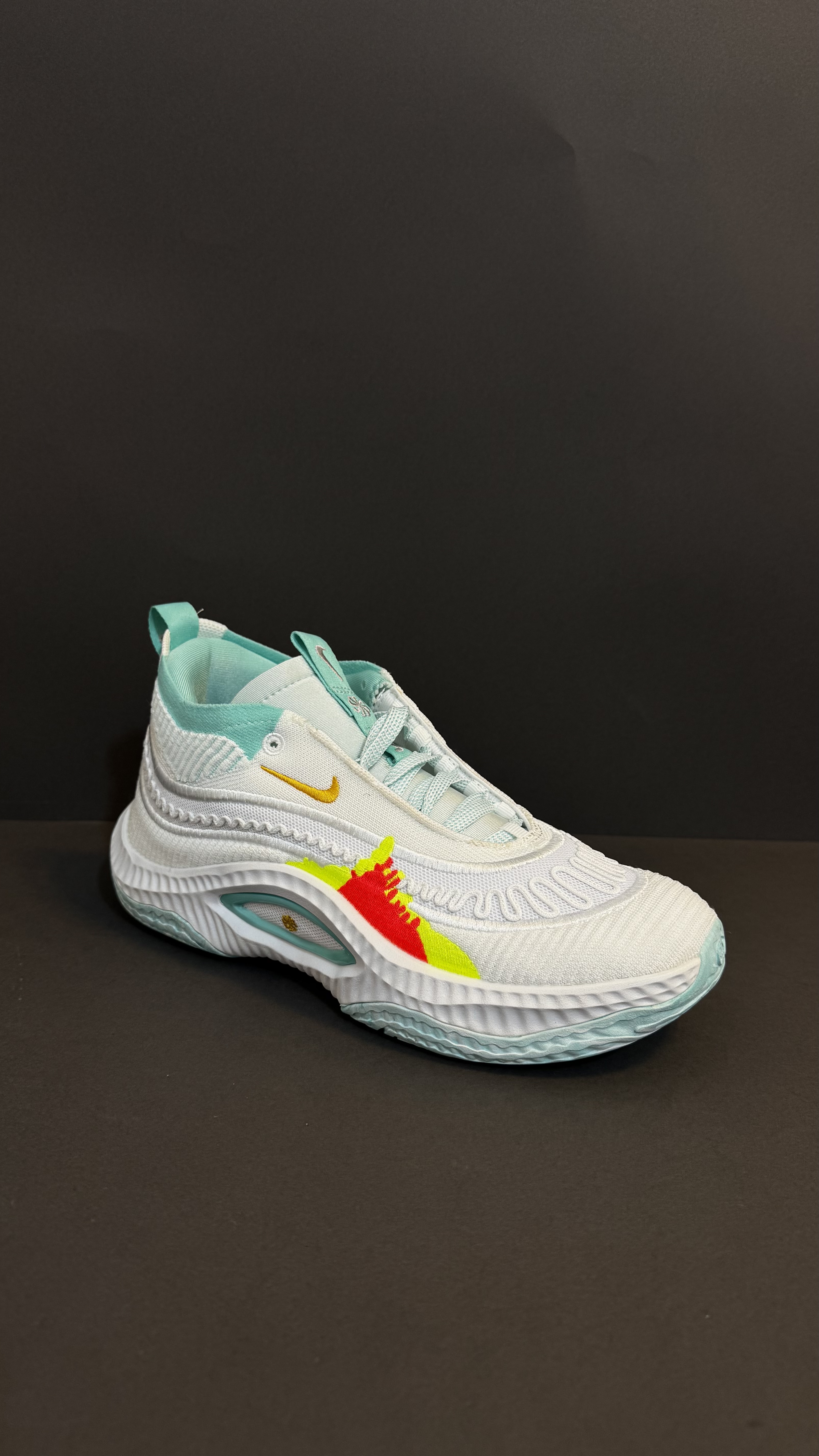 کفش بسکتبال والیبال Nike Cosmic 3