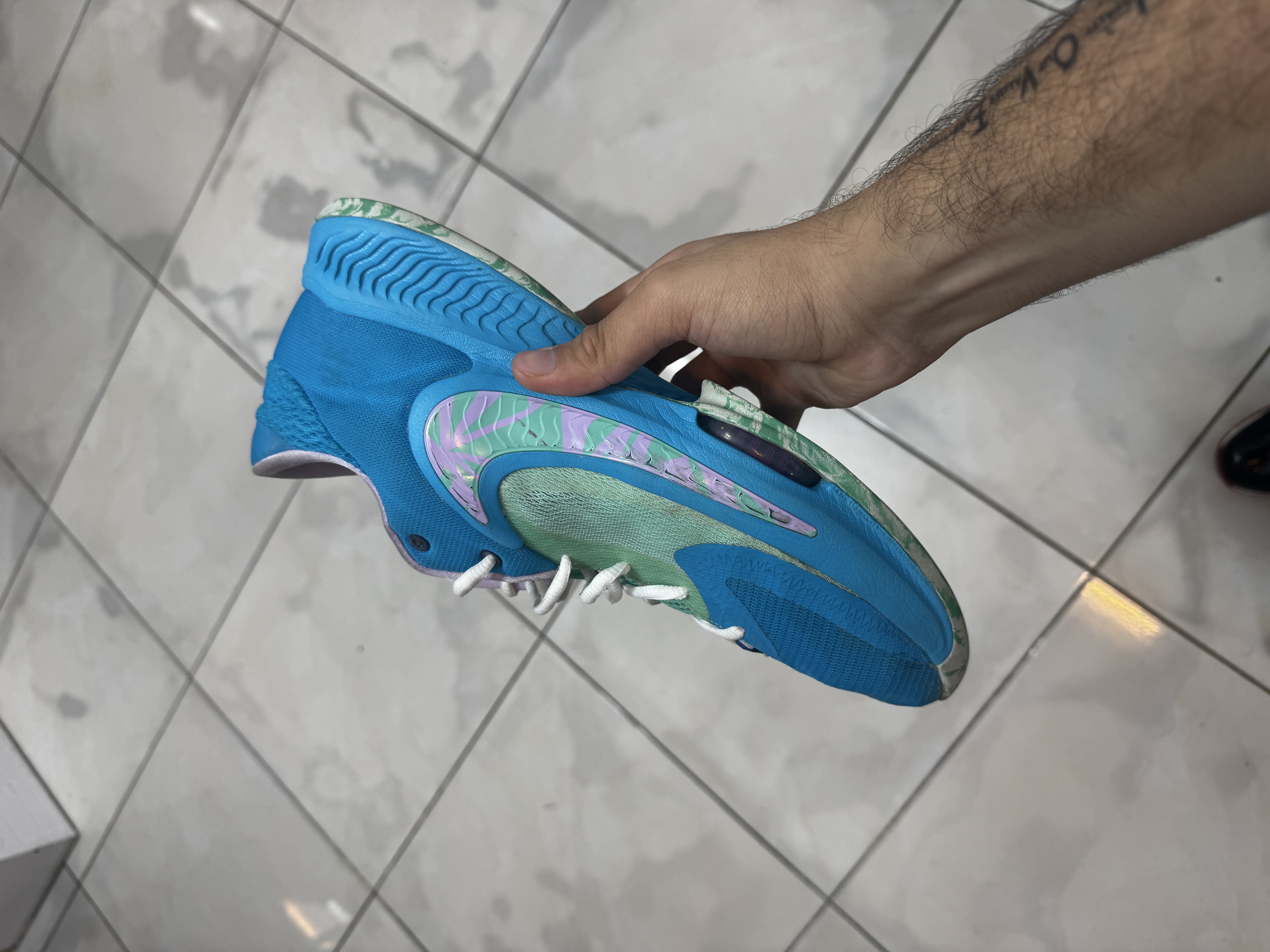 کفش بسکتبال والیبال Nike Freak 4 اورجینال - hardenshoes گرگان