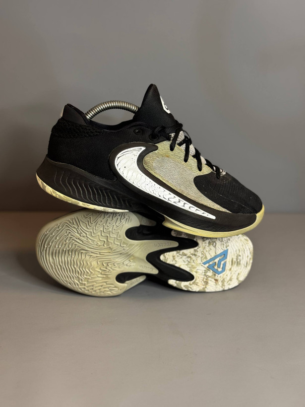 کفش بسکتبال والیبال Nike Freak 4 اورجینال