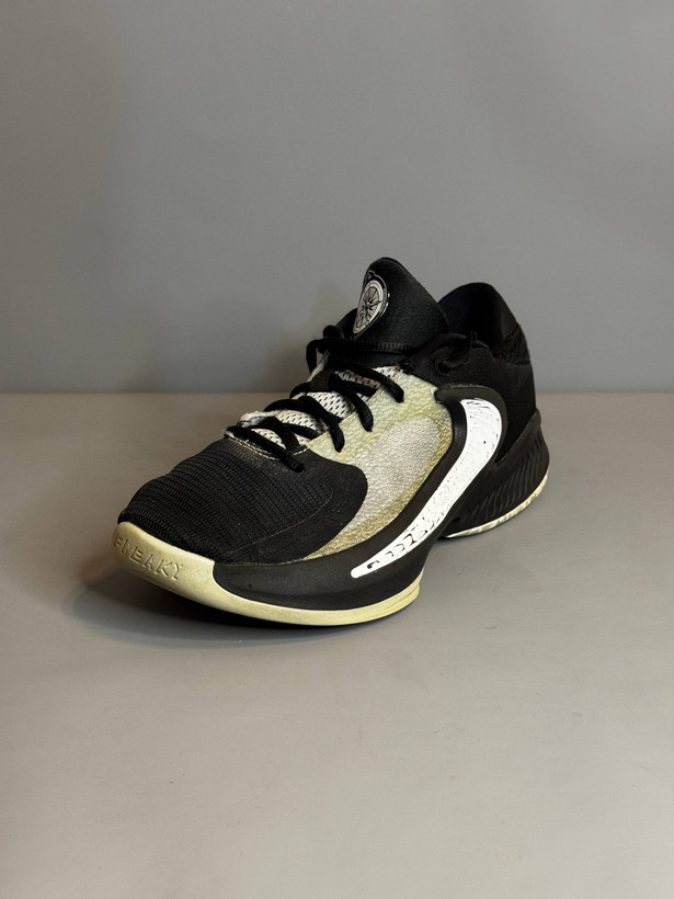 کفش بسکتبال والیبال Nike Freak 4 اورجینال