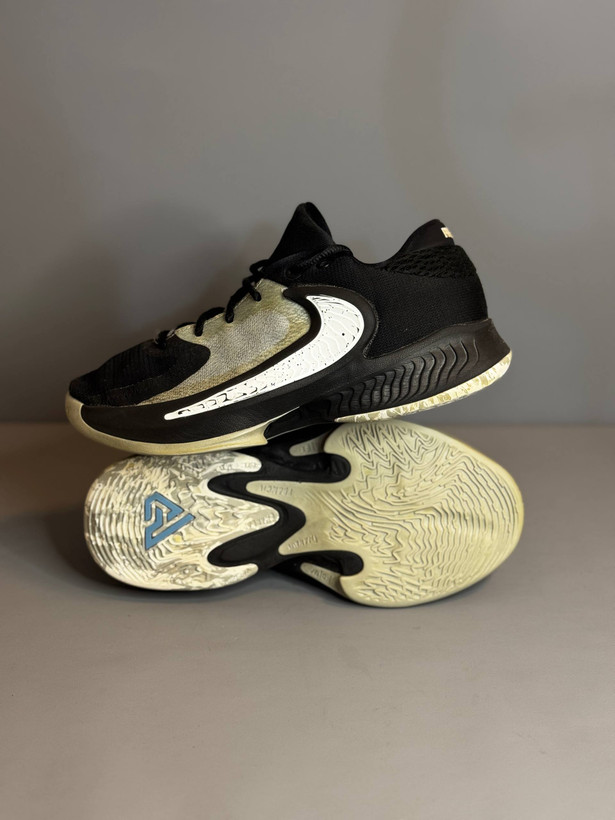 کفش بسکتبال والیبال Nike Freak 4 اورجینال