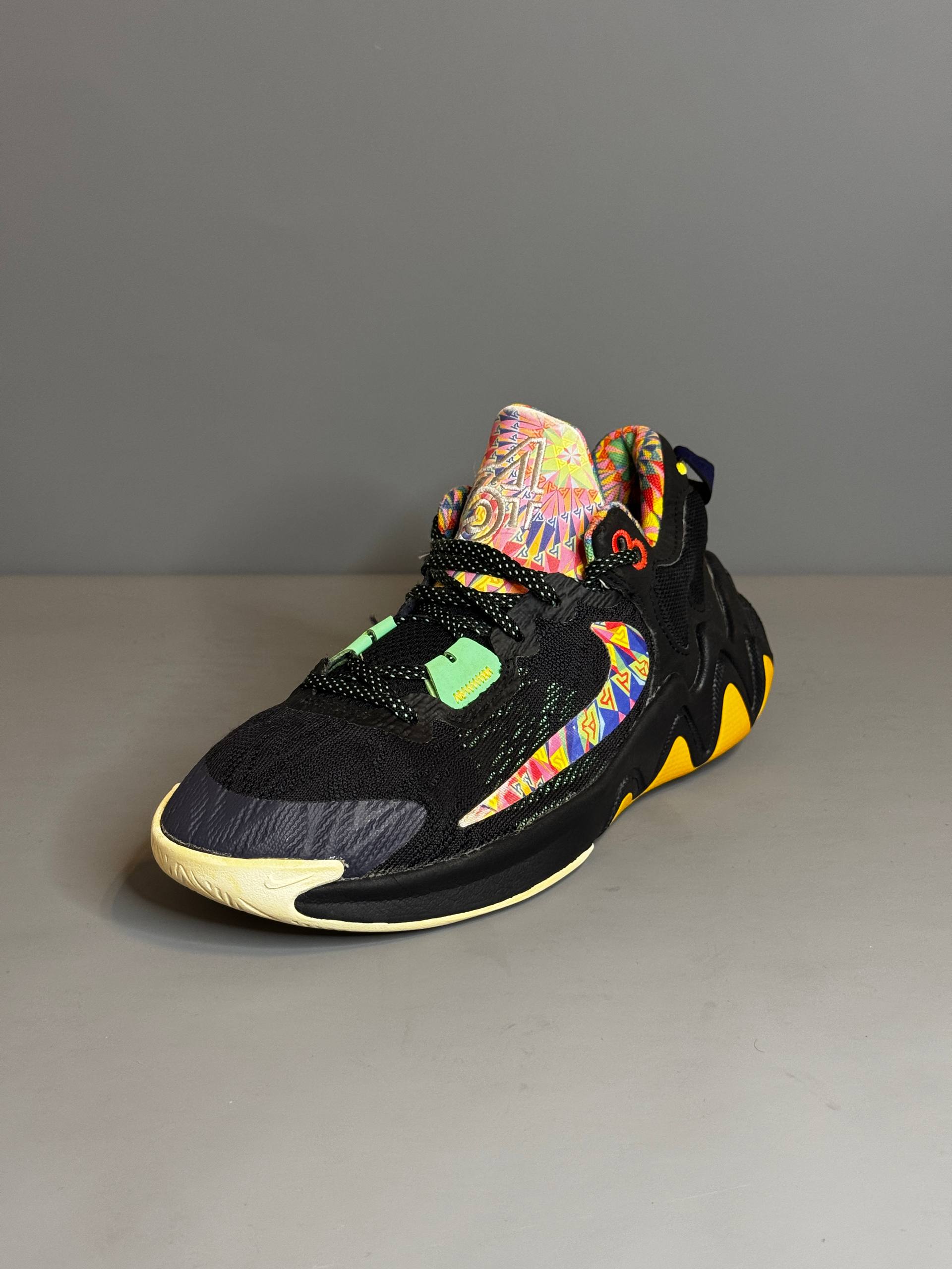 کفش بسکتبال والیبال Nike Giannis اورجینال