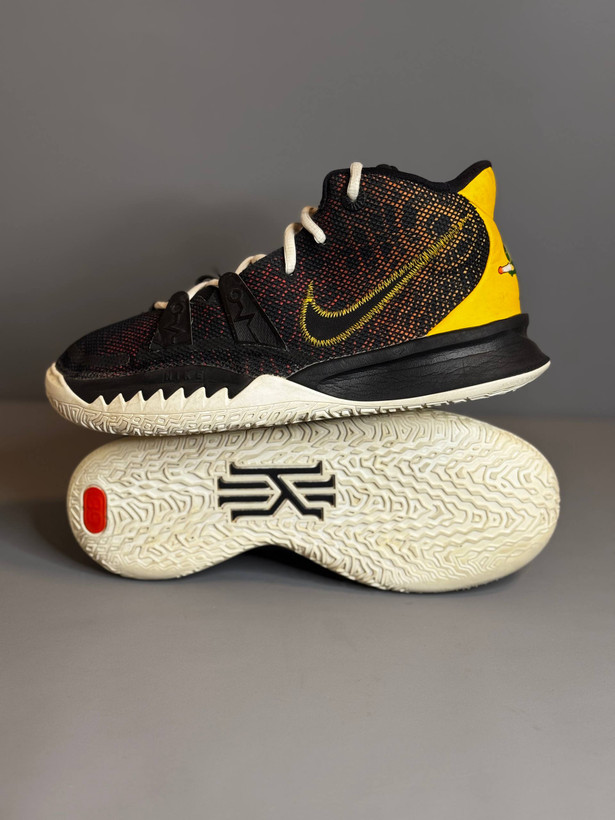 کفش بسکتبال والیبال Nike Kyrie 7 اورجینال