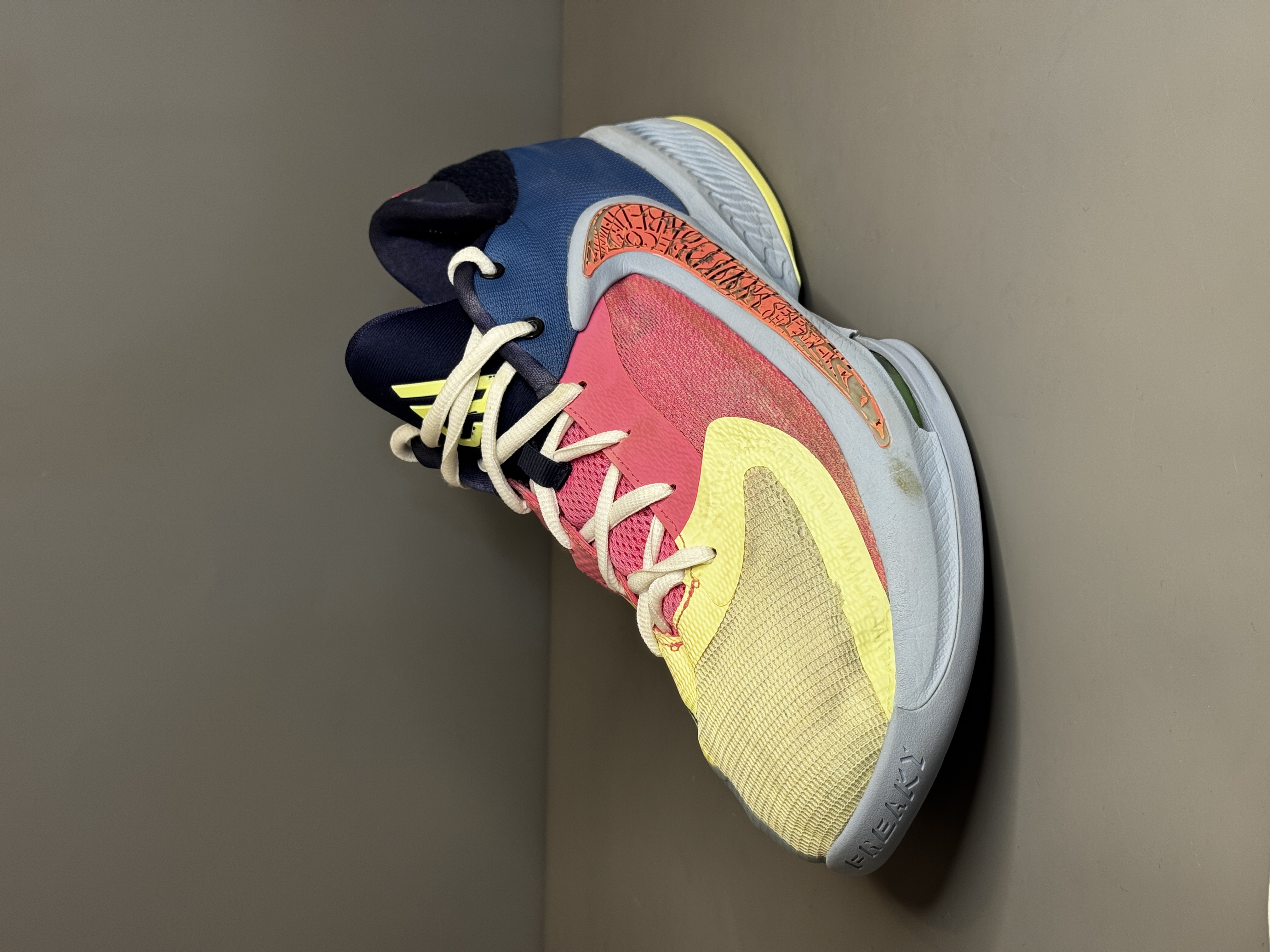 کفش بسکتبال والیبال Nike Freak 4 اورجینال