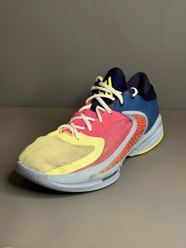 کفش بسکتبال والیبال Nike Freak 4 اورجینال