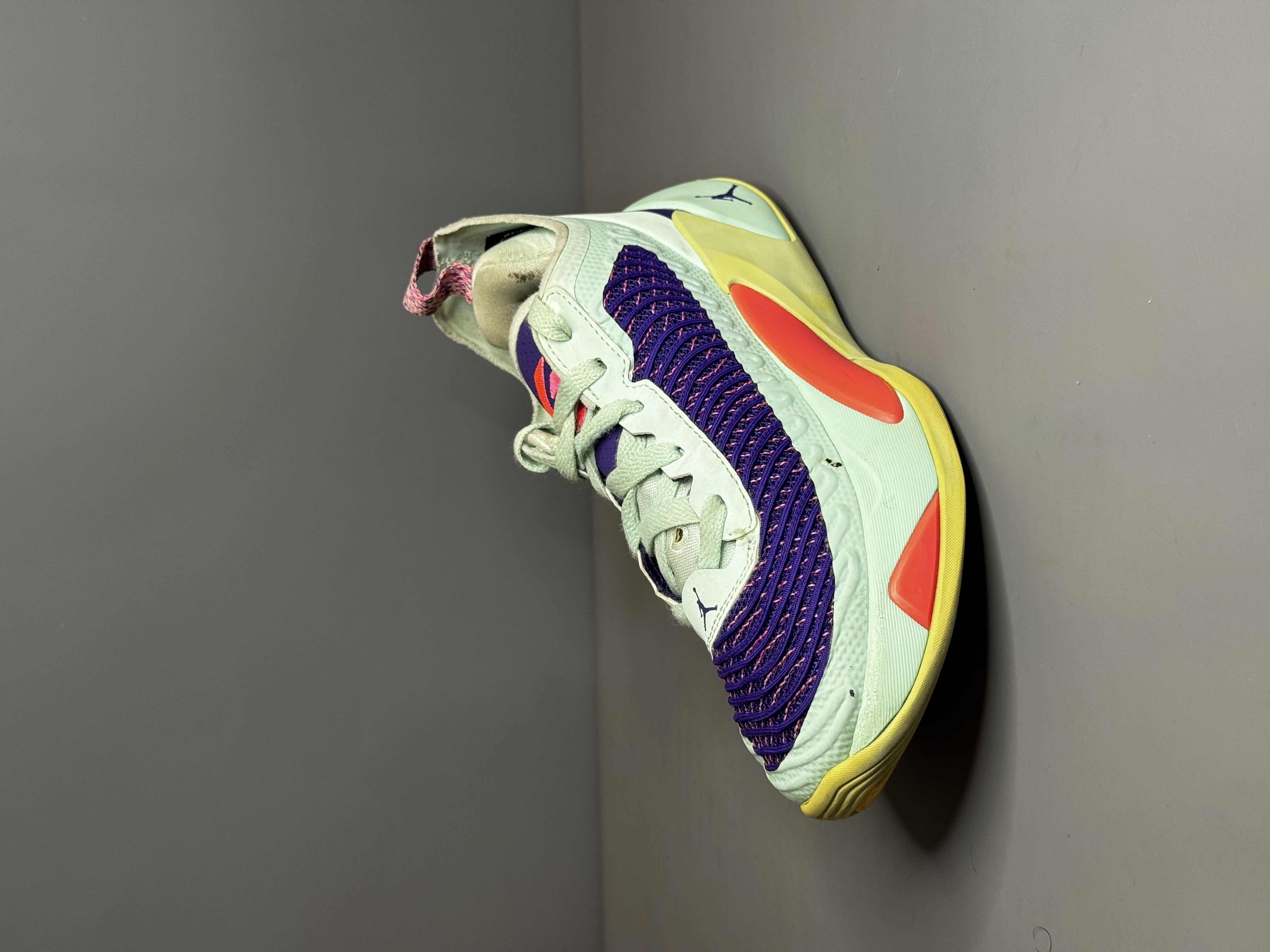 کفش بسکتبال والیبال Nike Jordan  Luka اورجینال