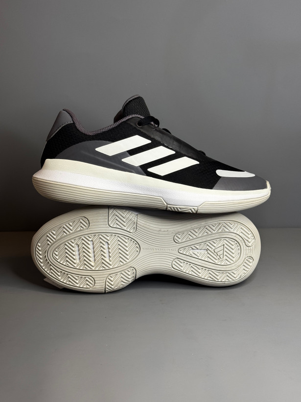 کفش بسکتبال والیبال Adidas Legend low اورجینال