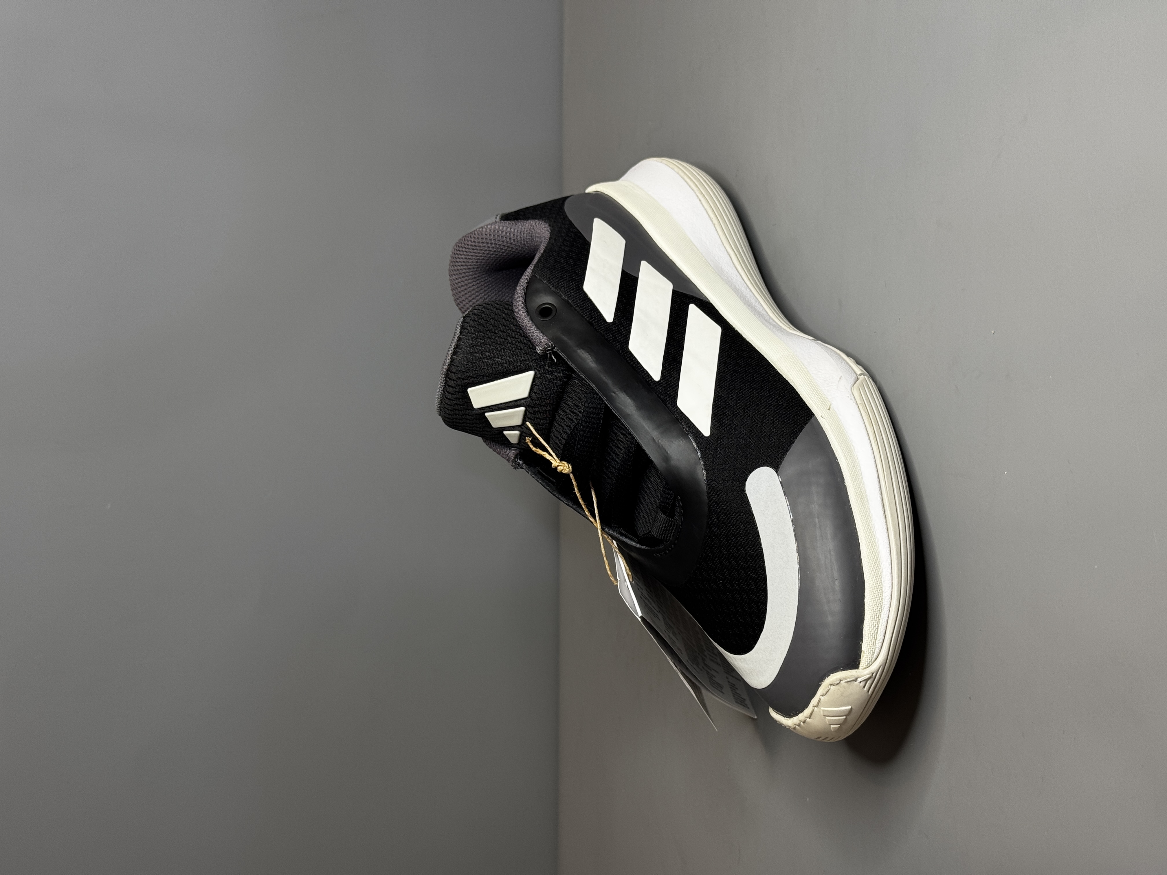 کفش بسکتبال والیبال Adidas Legend low اورجینال