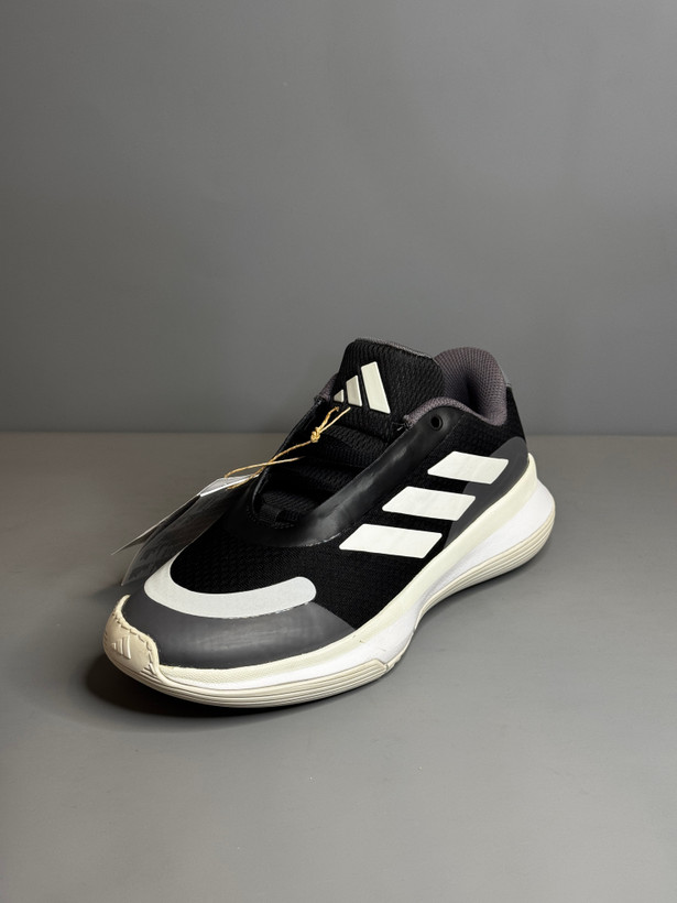 کفش بسکتبال والیبال Adidas Legend low اورجینال