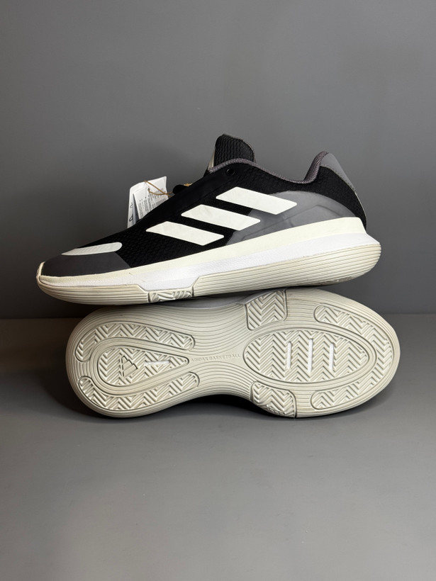 کفش بسکتبال والیبال Adidas Legend low اورجینال