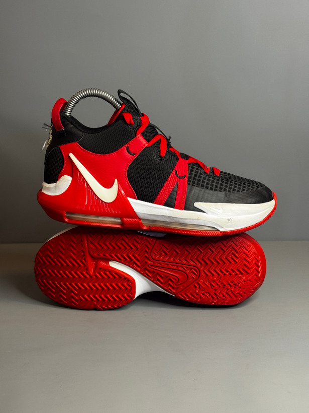 کفش بسکتبال والیبال Nike Lebron 7 اورجینال