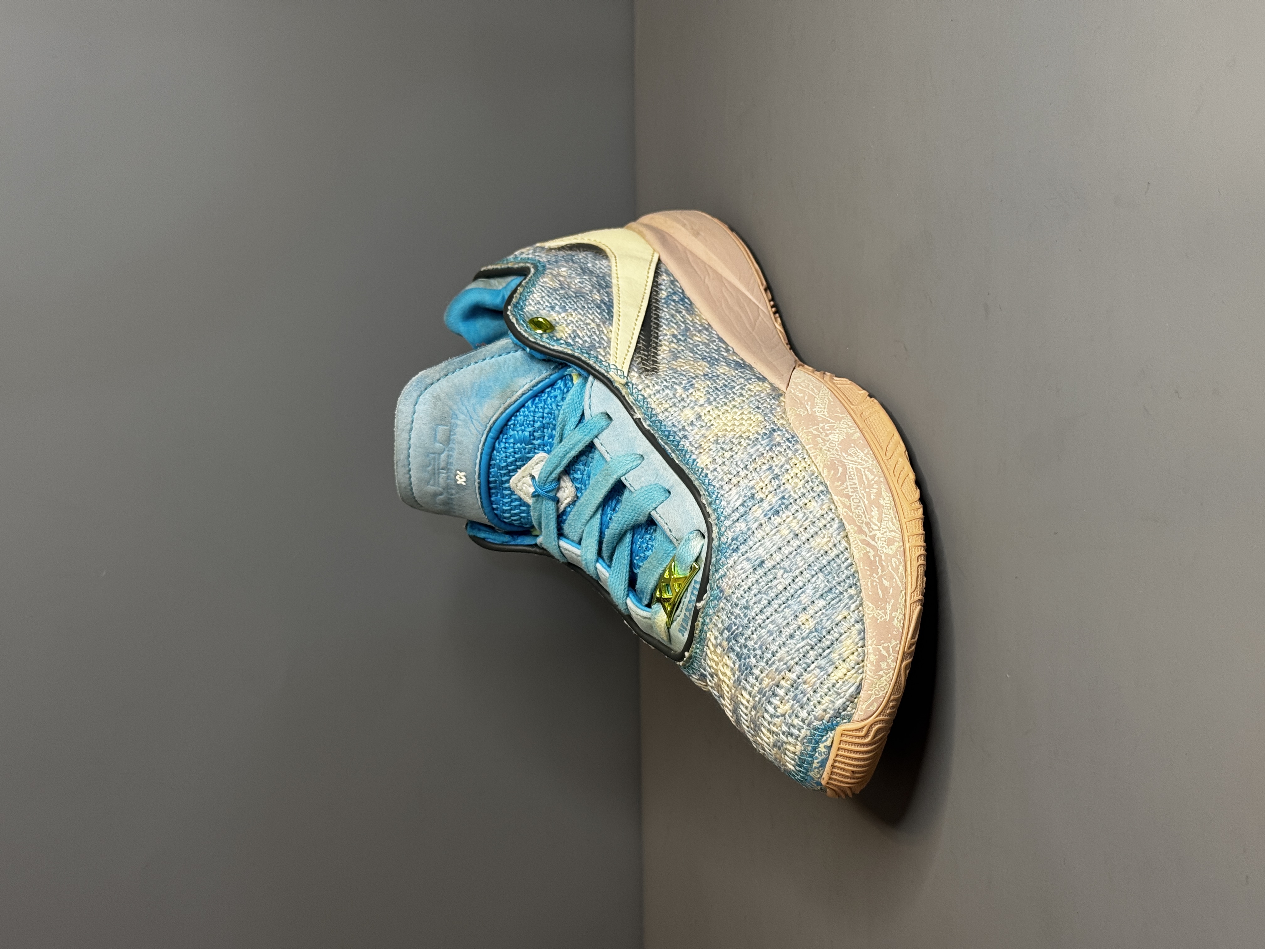 کفش بسکتبال و والیبال Nike Lebron 20 اورجینال