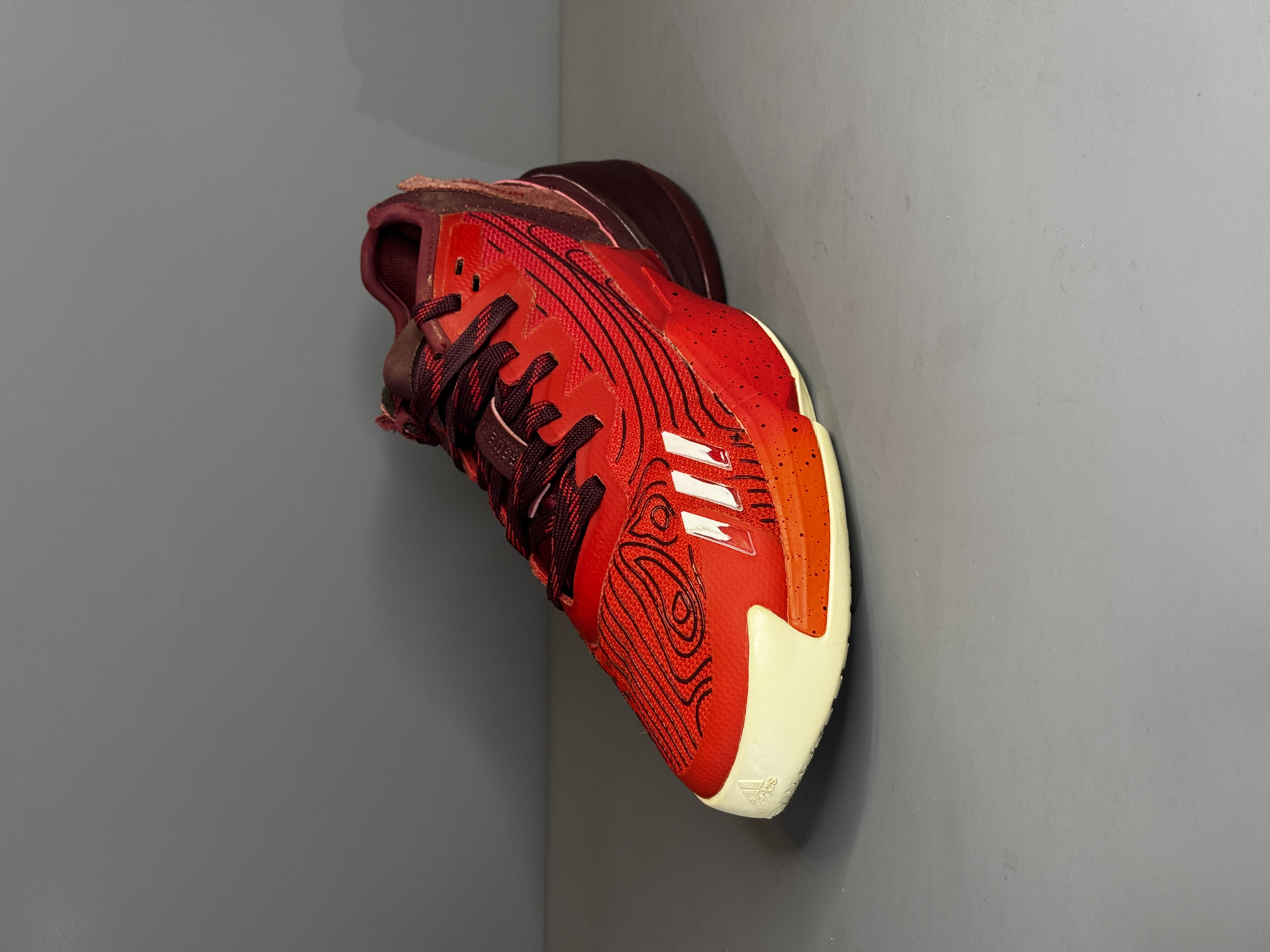 کفش بسکتبال و والیبال Adidas issue 4 اورجینال
