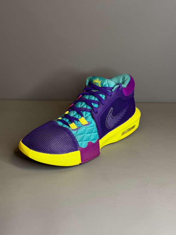 کفش بسکتبال و والیبال Nike Lebron 8 اورجینال